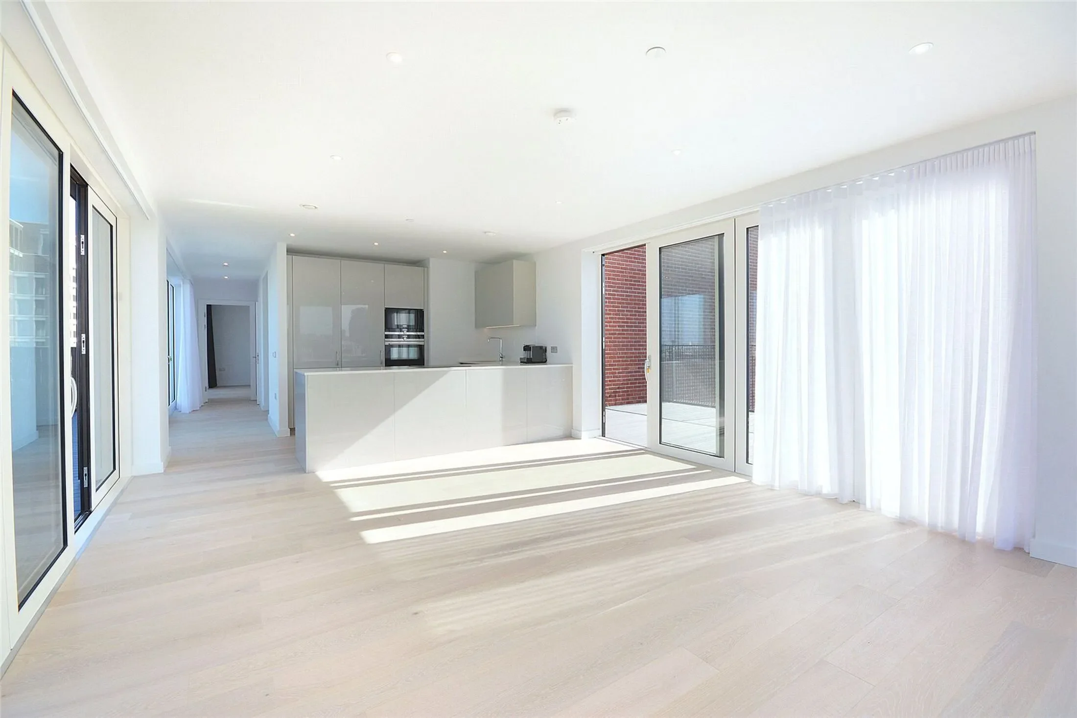 Flat Sayer Street in Greater London