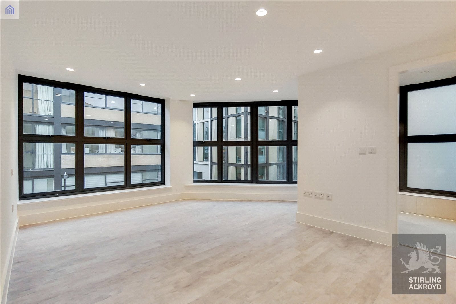 Flat Long Street in Greater London