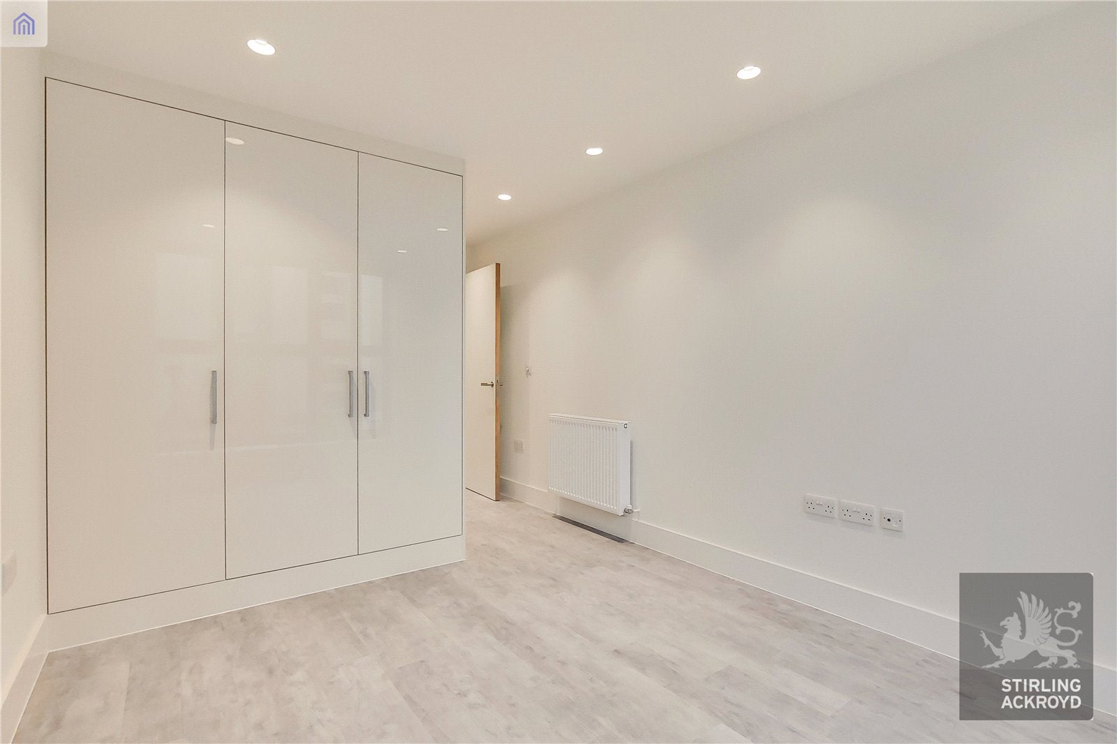 Flat Long Street in Greater London