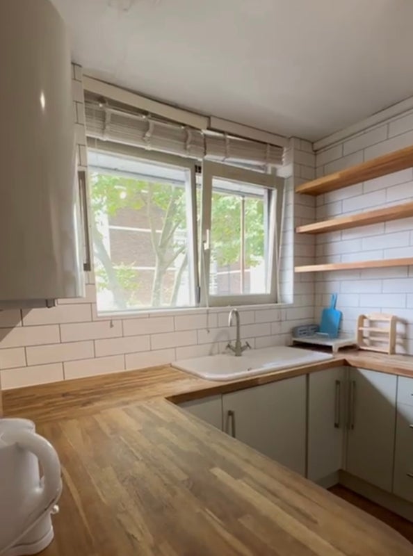 Room Crondall Street in Greater London