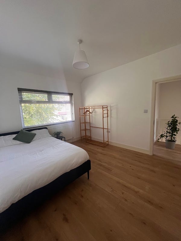Room Morland Road in Greater London