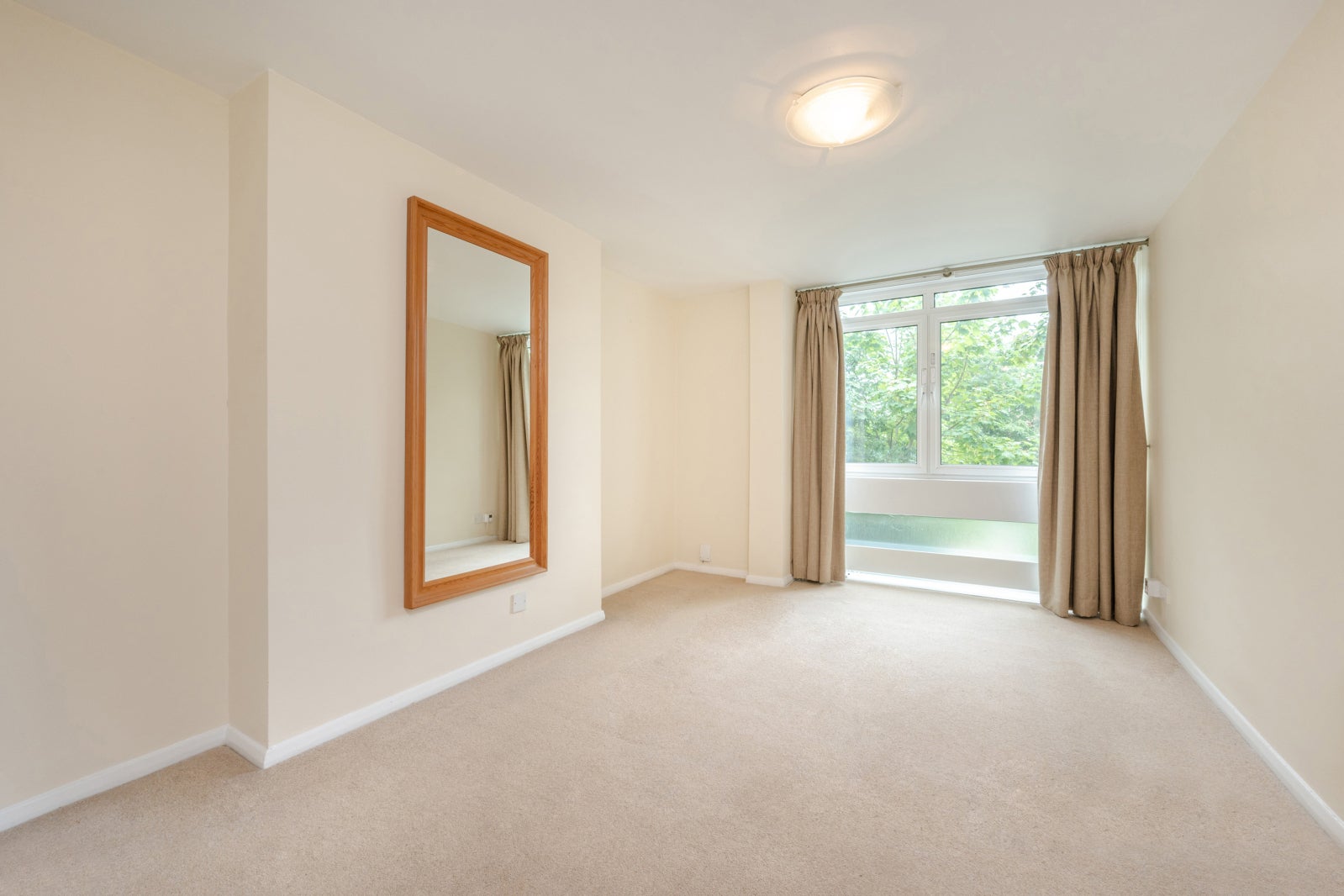 Flat Park Road in Greater London