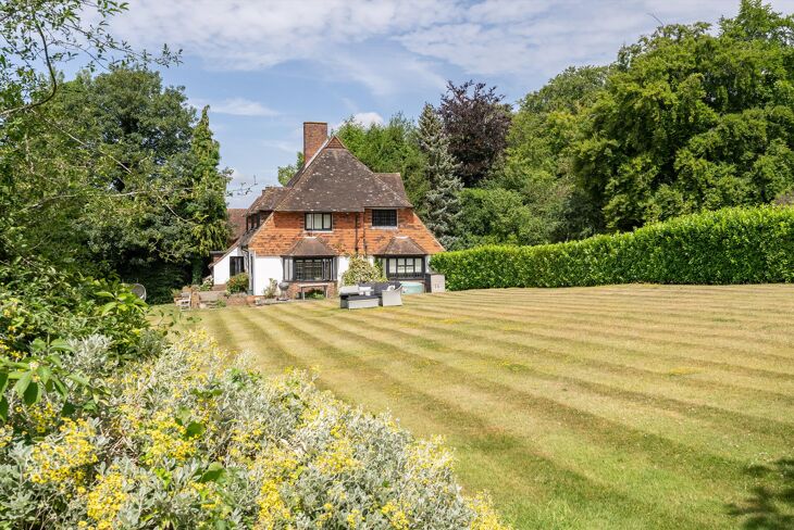 House Beech Avenue in Guildford