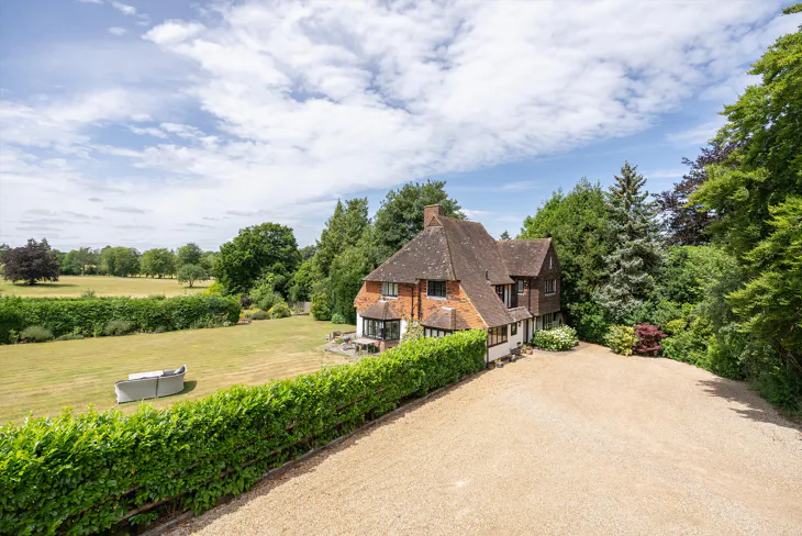 House Beech Avenue in Guildford