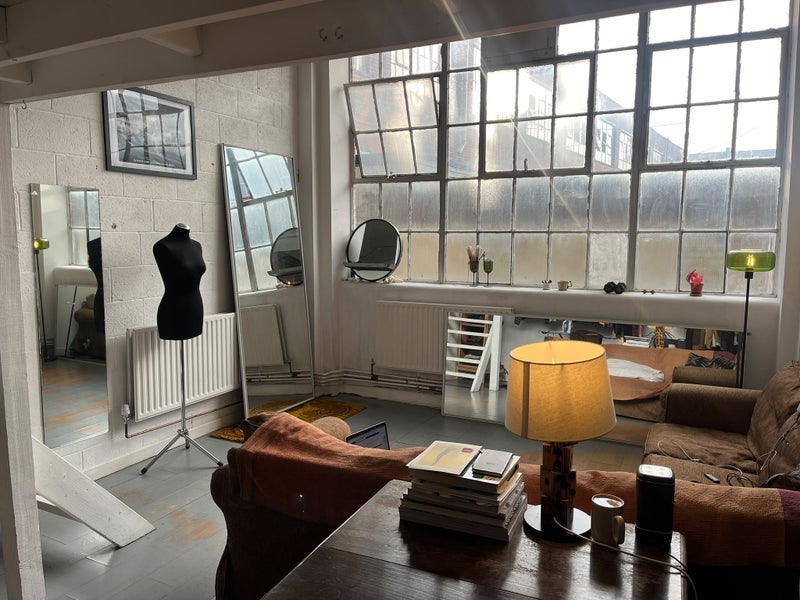 Room Markfield Road in Greater London