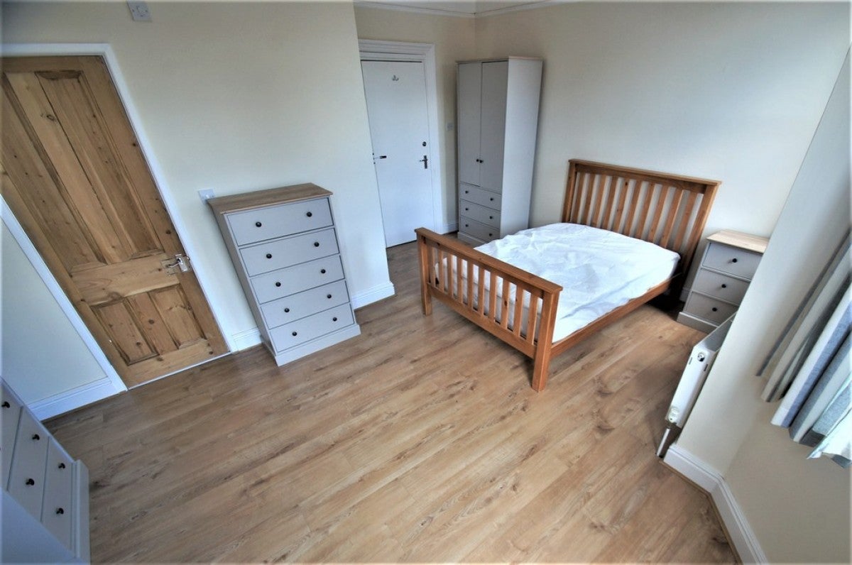 Room Melville Road in Coventry