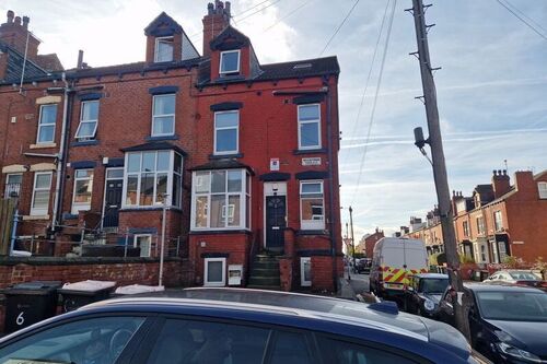 Flat Cromer Terrace in Leeds