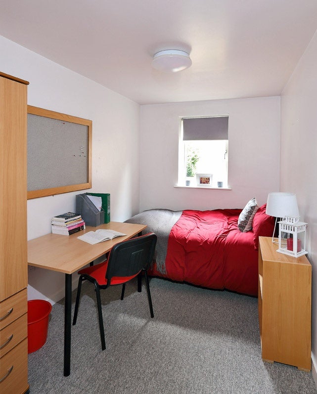 Flat Sparkford Close in Winchester