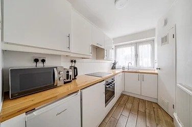 Flat Windlesham Grove in Greater London