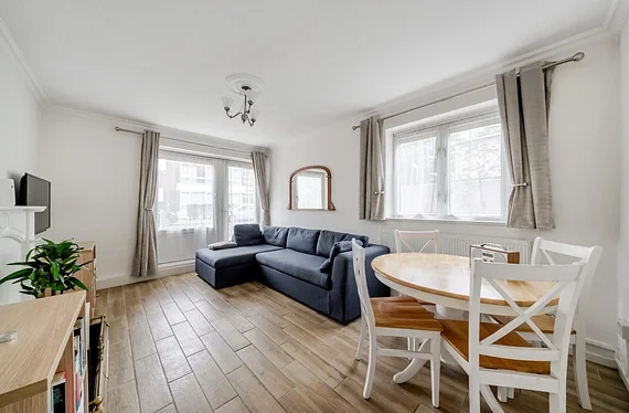 Flat Windlesham Grove in Greater London