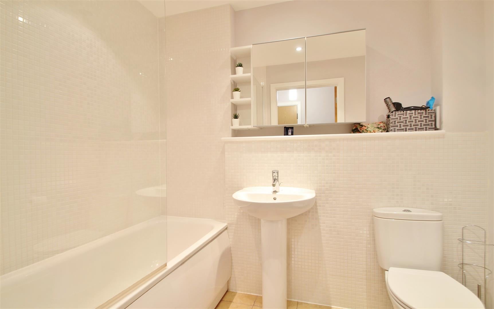 Flat Academy Place in Greater London