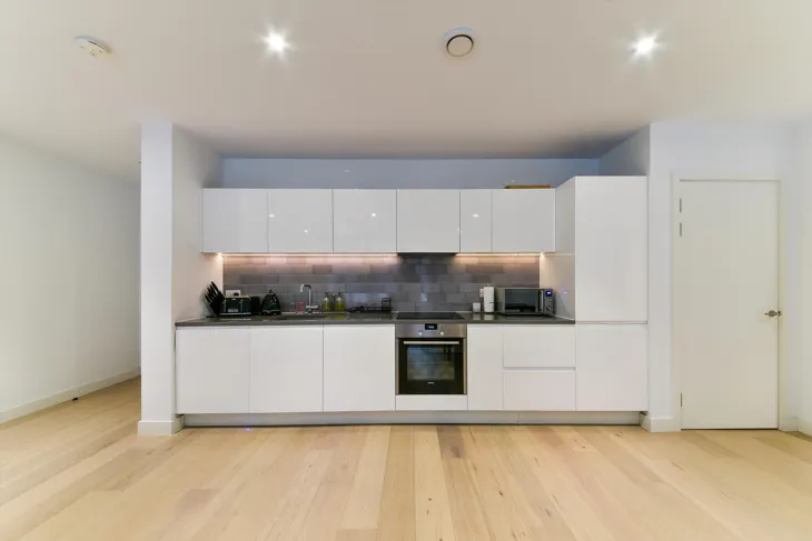 Flat Admiralty Avenue in Greater London