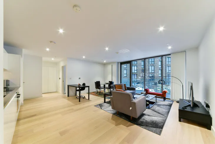 Flat Admiralty Avenue in Greater London