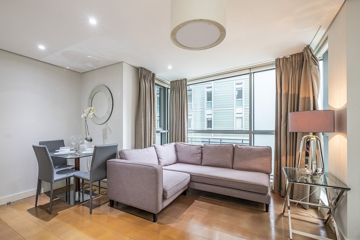 Flat Merchant Square in City of Westminster