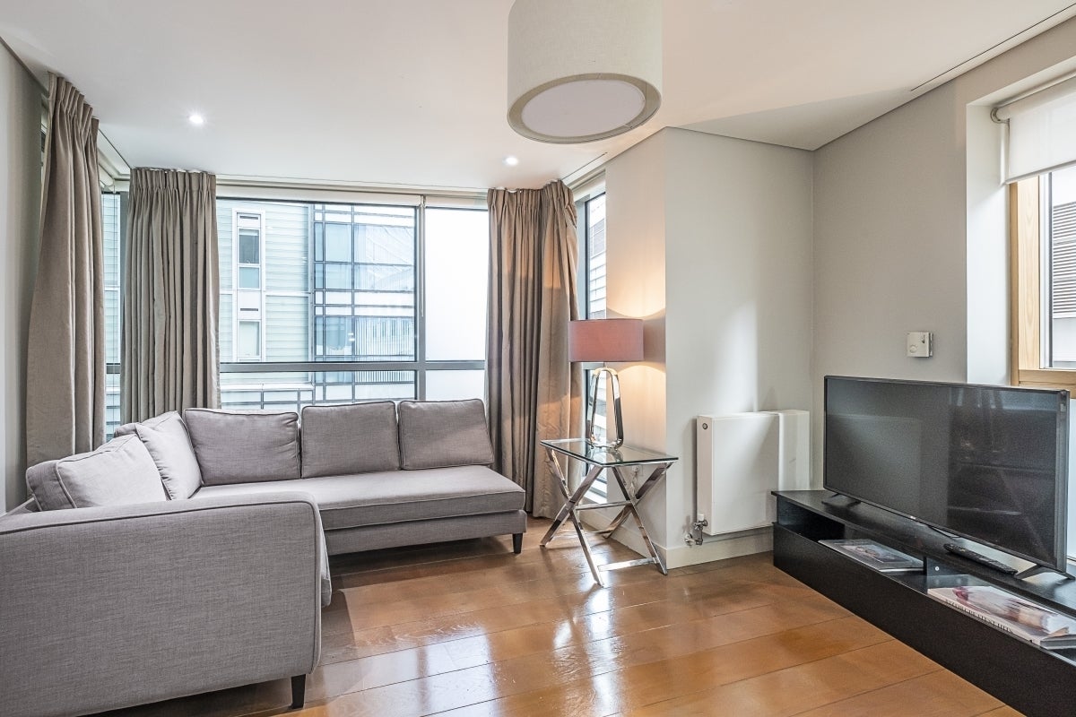 Flat Merchant Square in City of Westminster