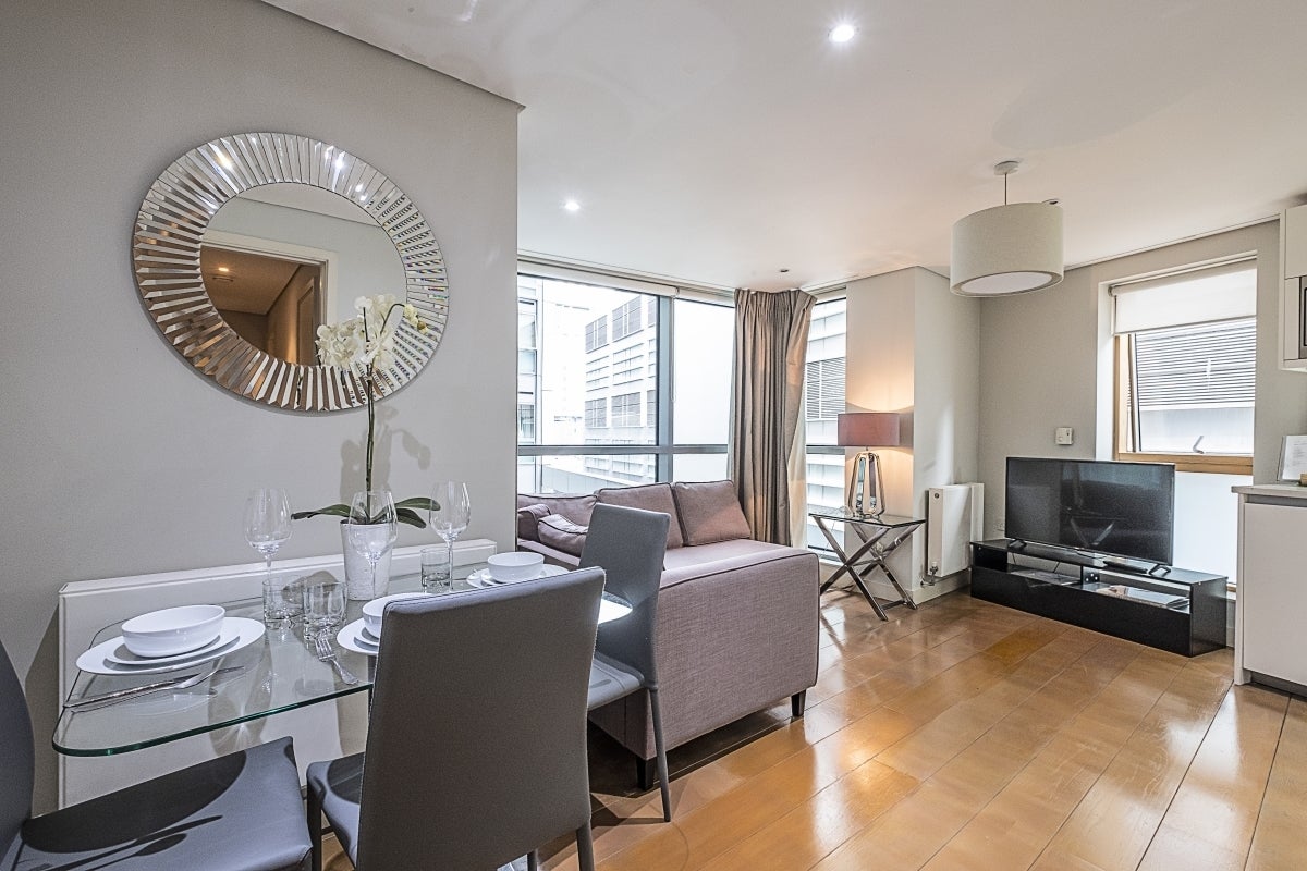 Flat Merchant Square in City of Westminster