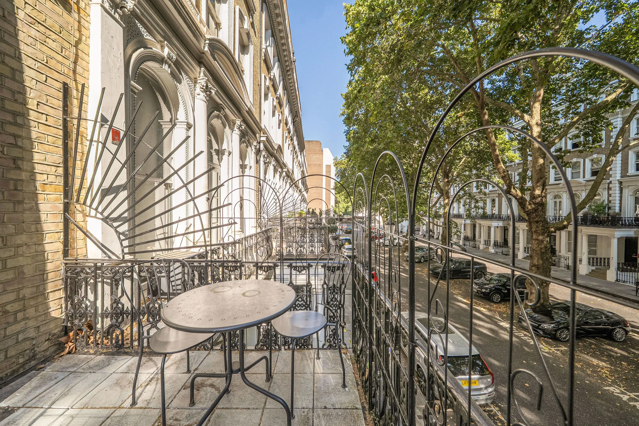 Flat Beauchamp Place in Greater London