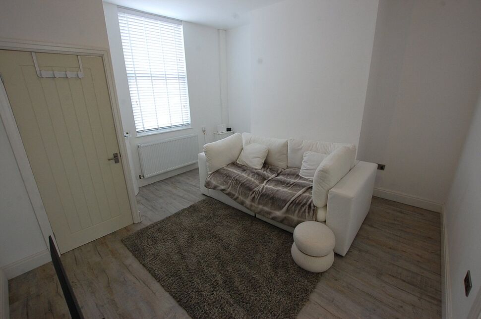 Flat Canterbury Street in Ashton-under-Lyne