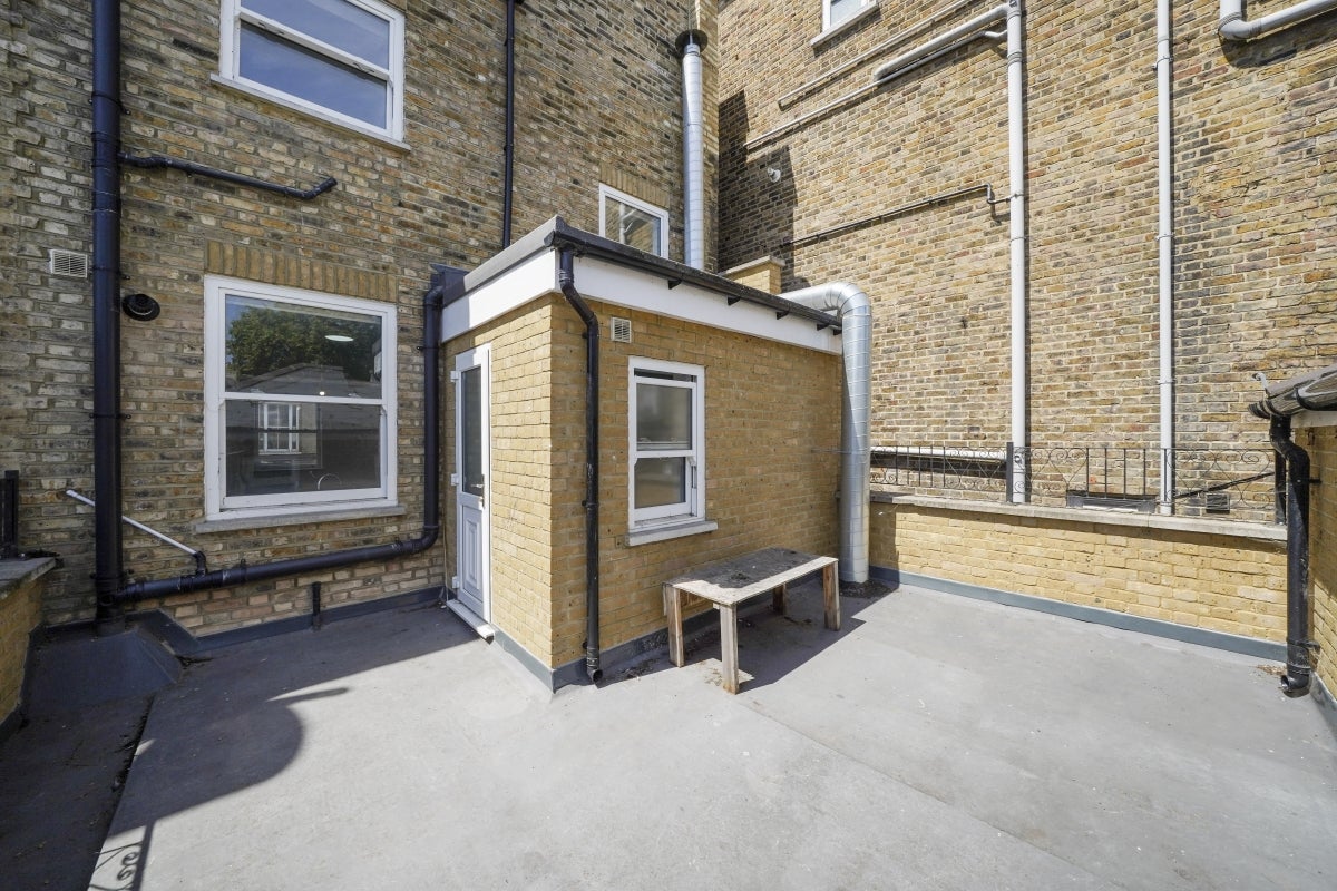Flat Stroud Green Road in Greater London