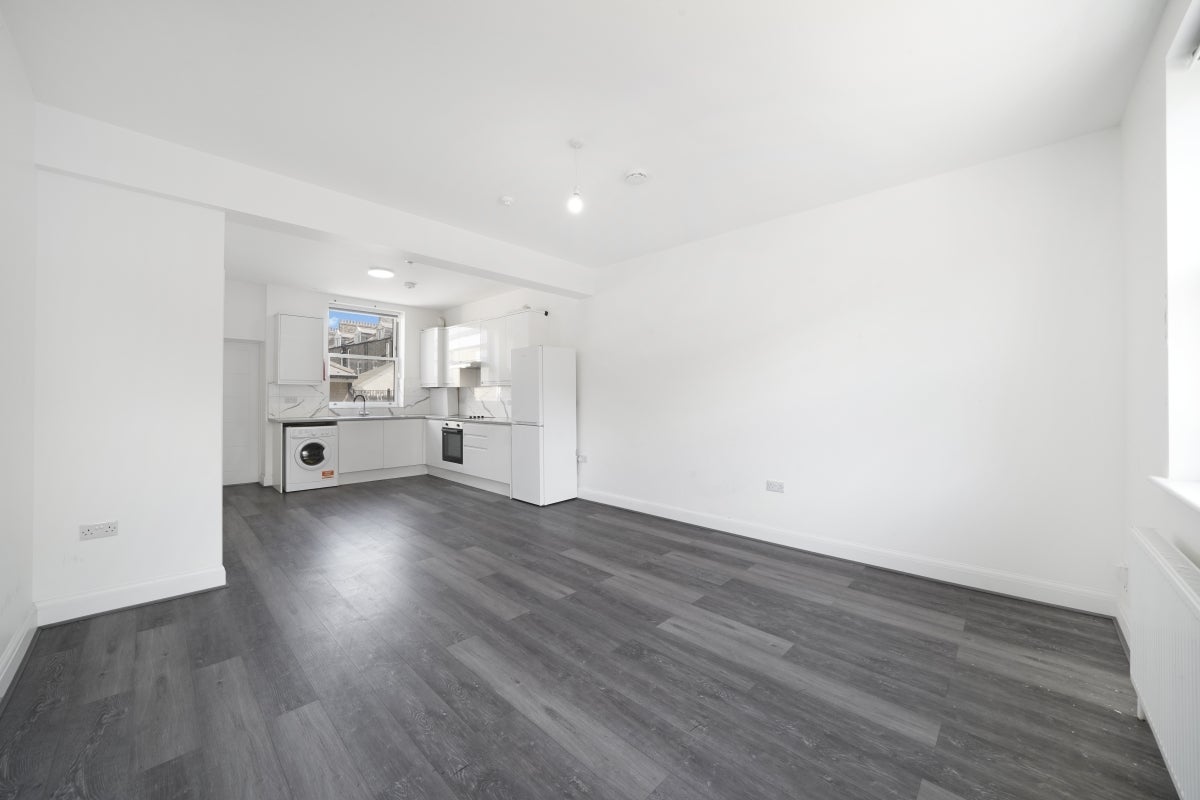 Flat Stroud Green Road in Greater London