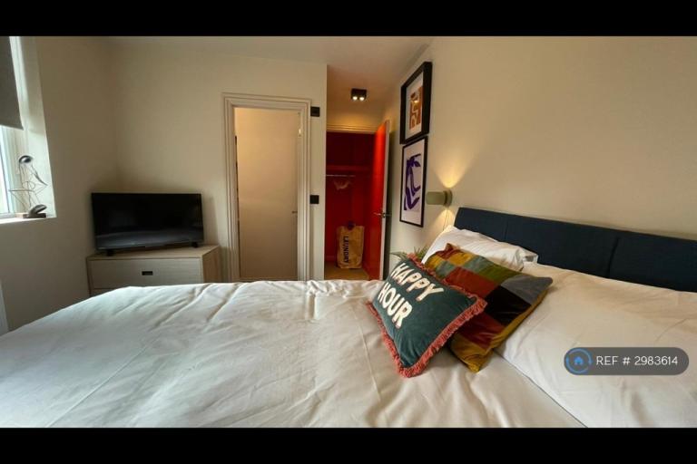 Room Storey Square in Barrow-in-Furness