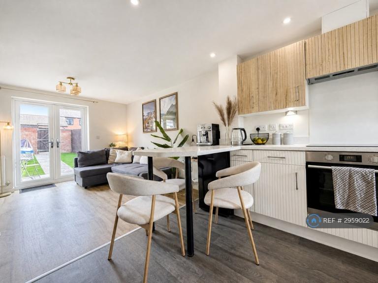 House Lloyd Close in Dawley