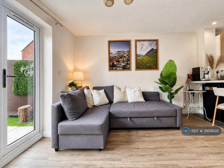 House Lloyd Close in Dawley
