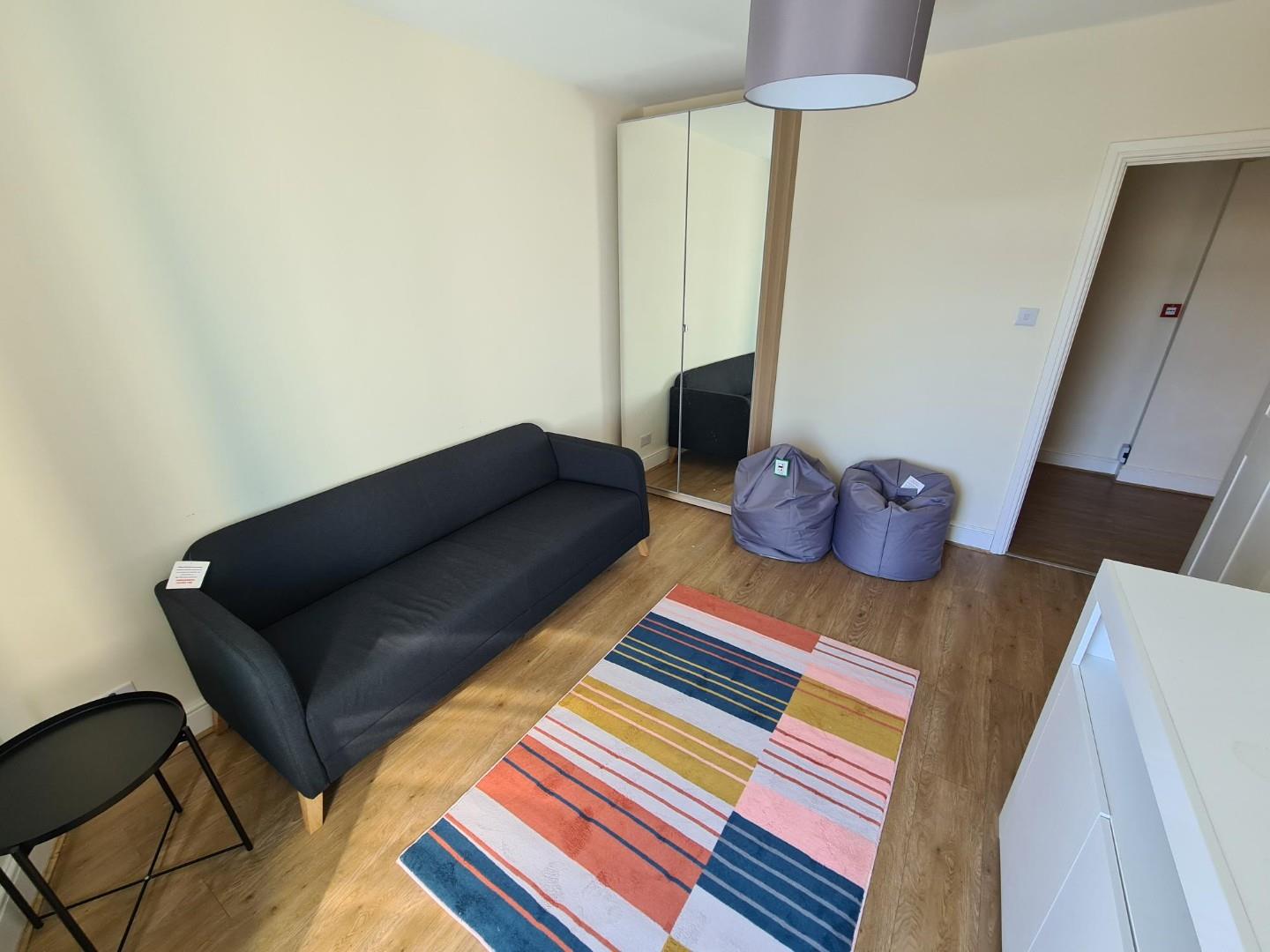 Flat Arcot Street in Penarth