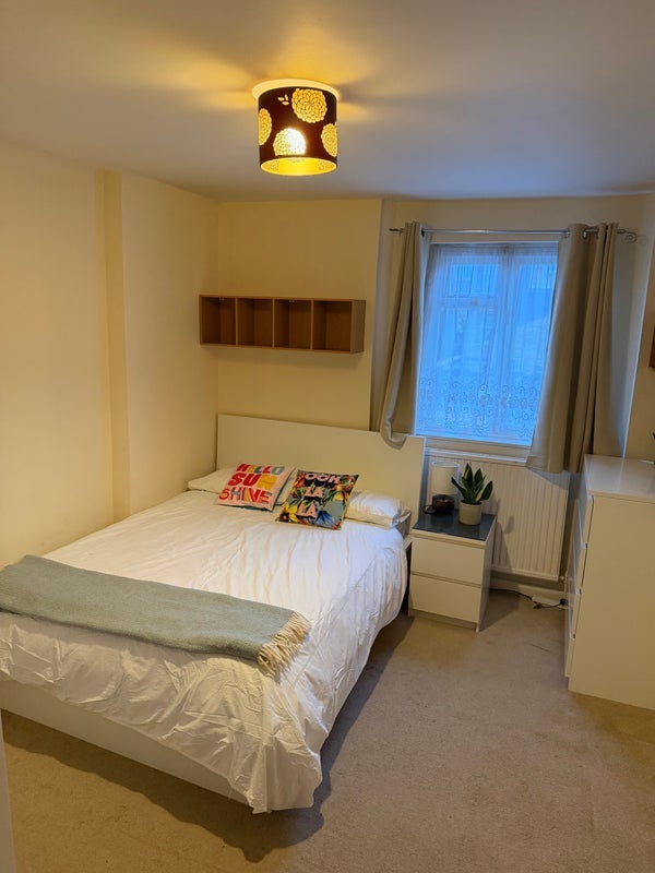 Room Arlington Road in Greater London