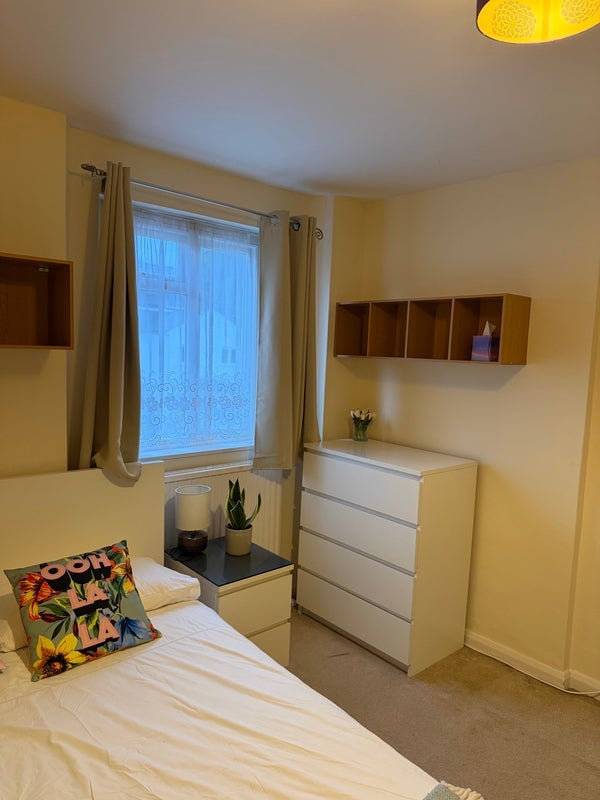 Room Arlington Road in Greater London