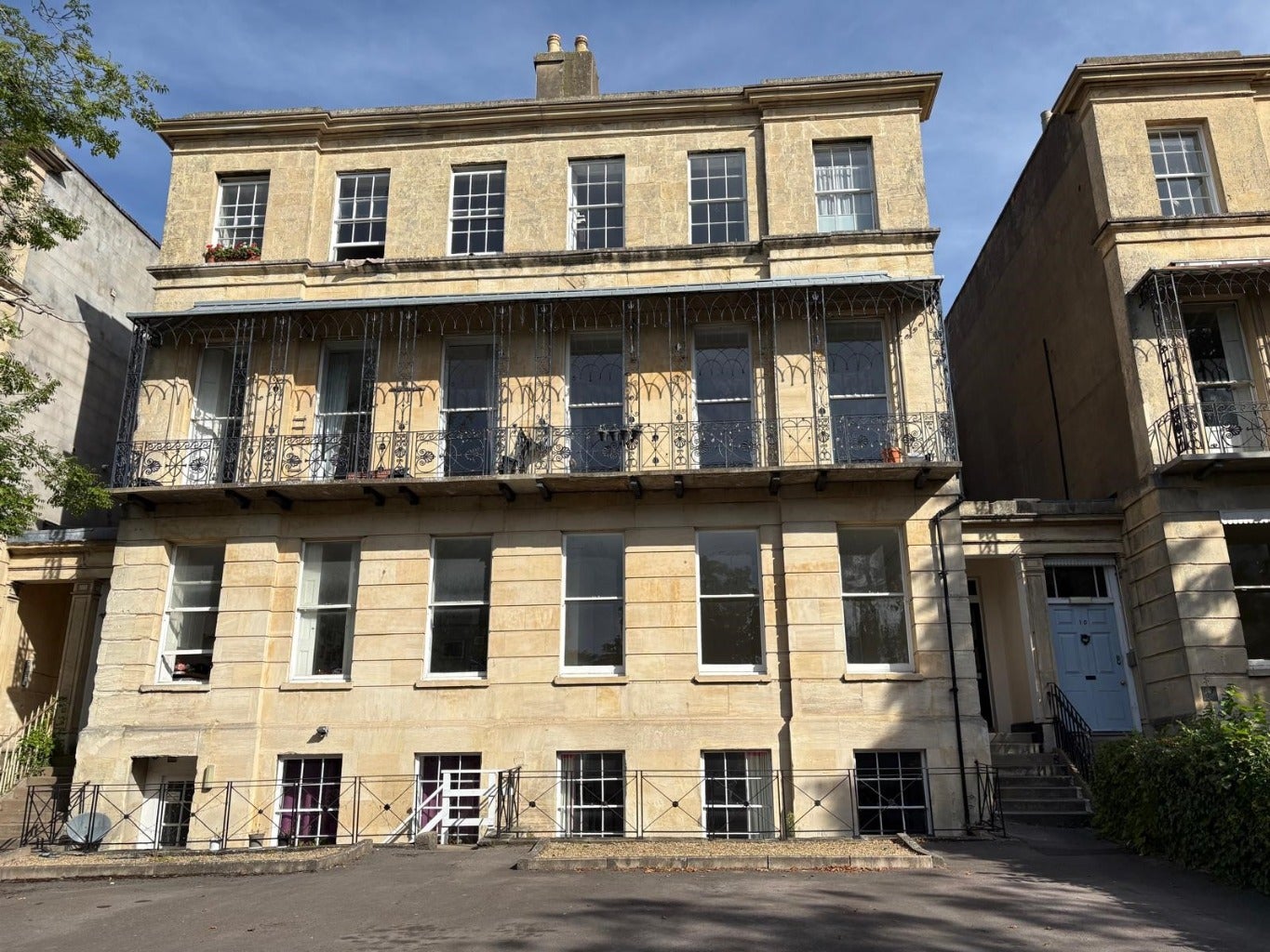 Flat Lansdown Place in Cheltenham