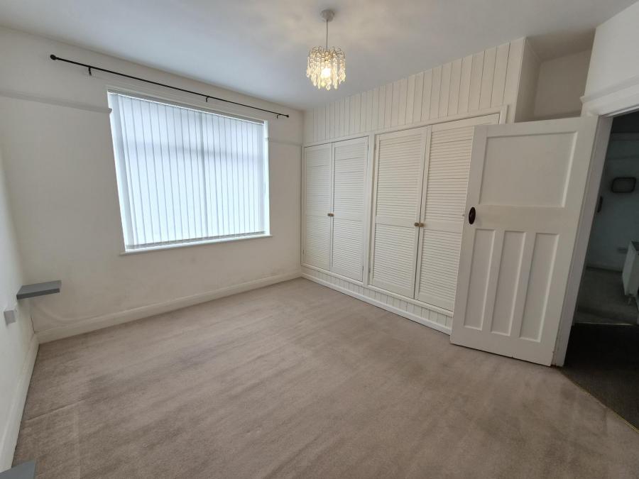 Flat Ovington Grove in Newcastle upon Tyne