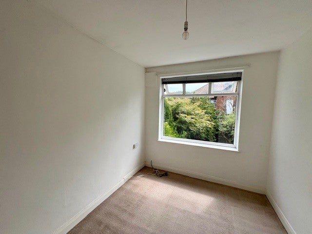 Flat Ovington Grove in Newcastle upon Tyne