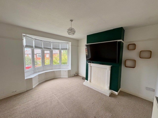 Flat Ovington Grove in Newcastle upon Tyne