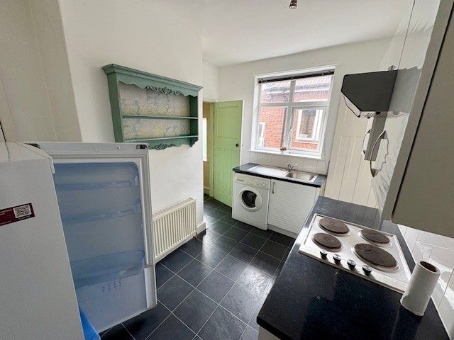 Flat Ovington Grove in Newcastle upon Tyne