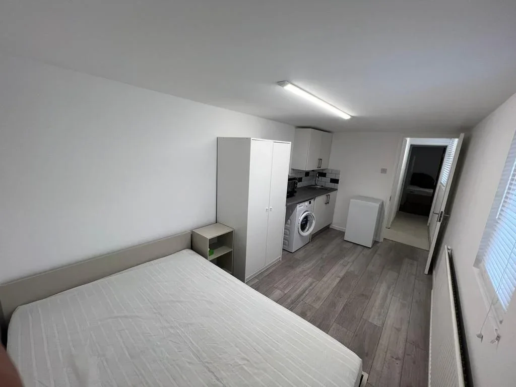 Flat Meadow Close in Greater London