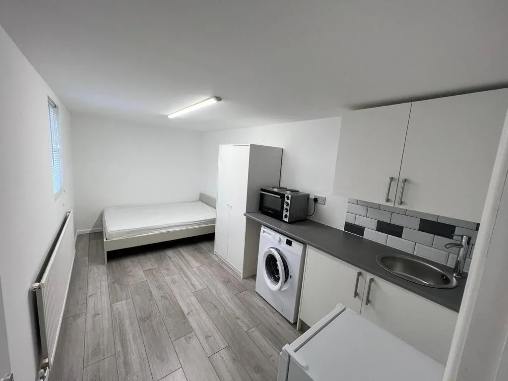 Flat Meadow Close in Greater London