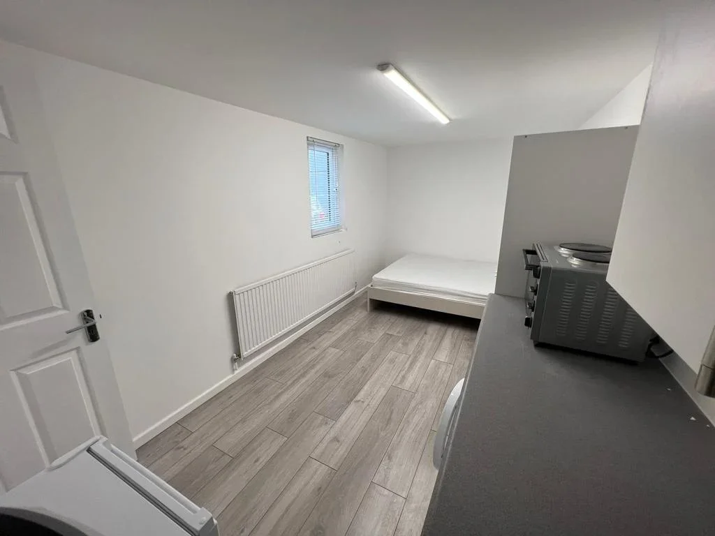 Flat Meadow Close in Greater London