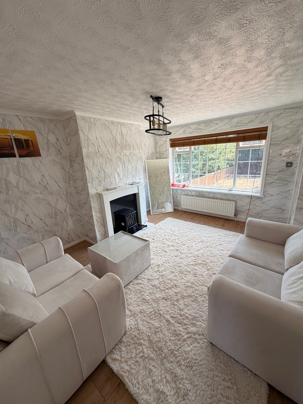 Room Winrose Grove in Leeds