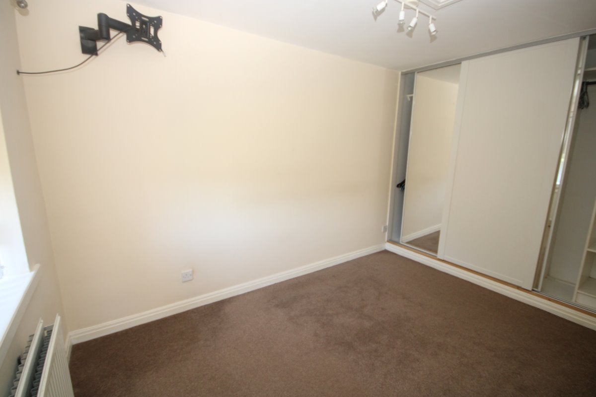 Flat Baristow Close in Chester