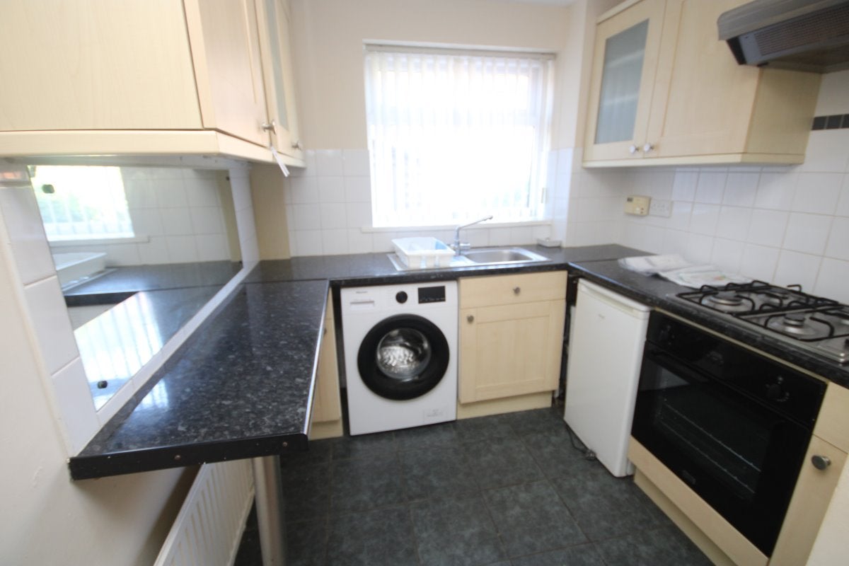 Flat Baristow Close in Chester