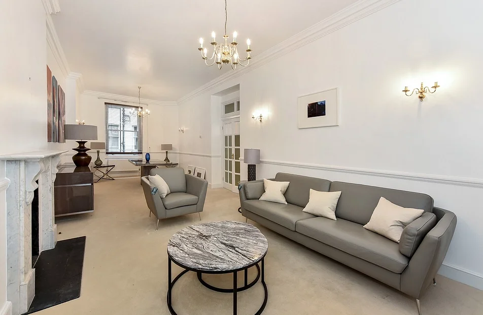 Room Berkeley Street in City of Westminster