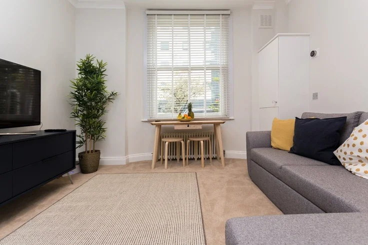 Flat Caledonian Road in Greater London