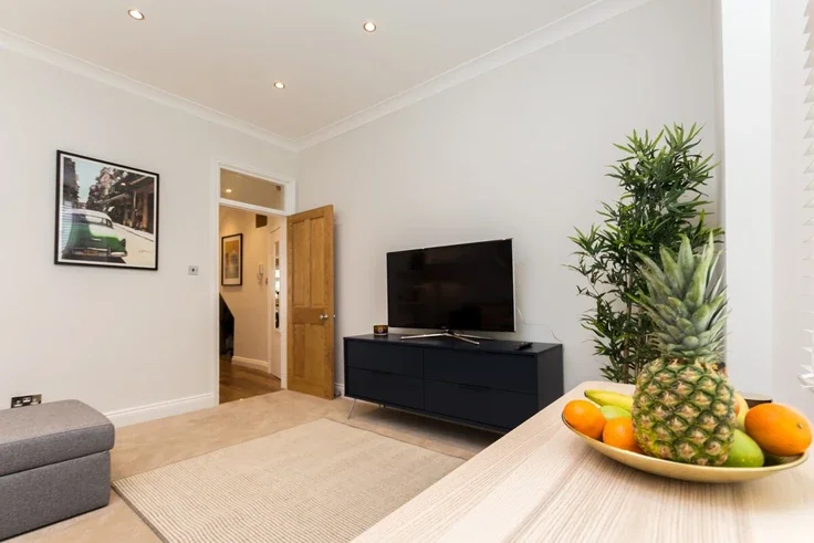 Flat Caledonian Road in Greater London