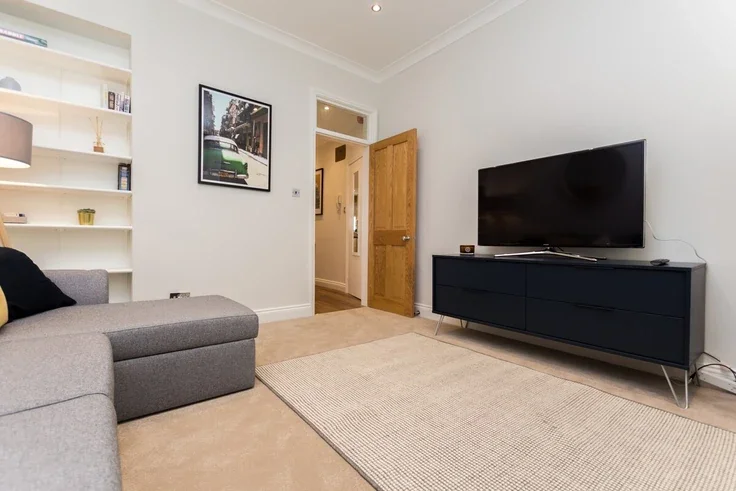 Flat Caledonian Road in Greater London