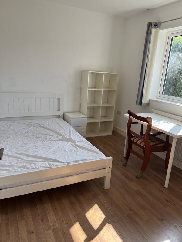 Room Hawton Crescent in Nottingham