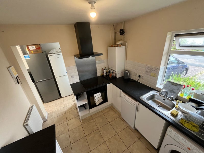 Room Hawton Crescent in Nottingham