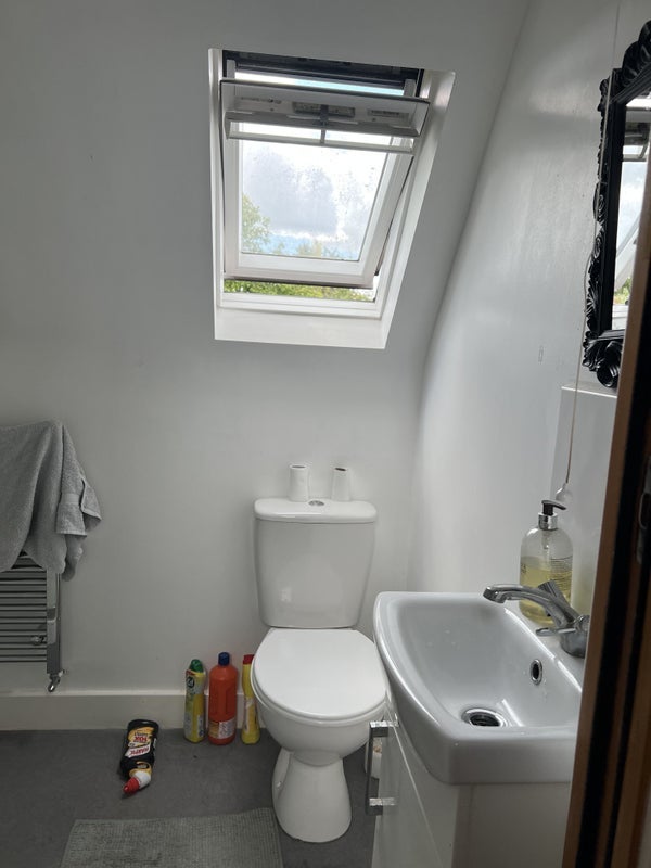 Room Hawton Crescent in Nottingham