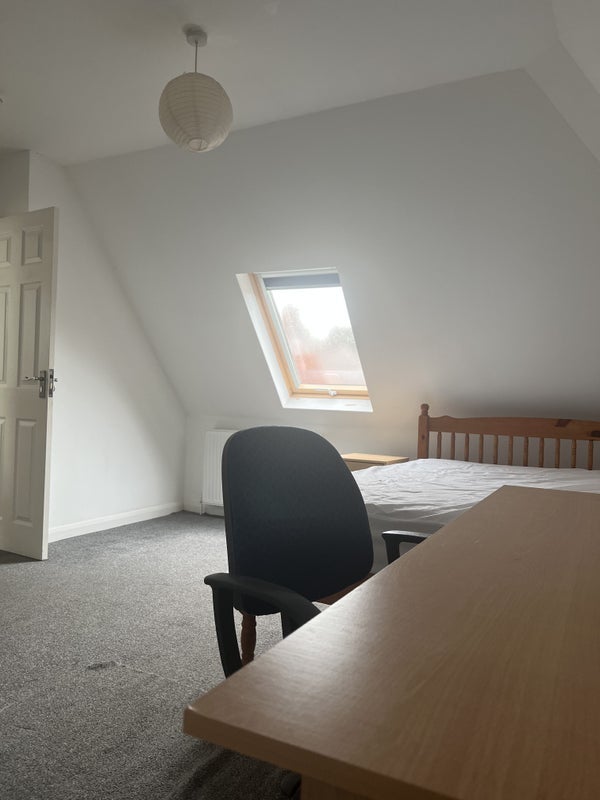 Room Hawton Crescent in Nottingham