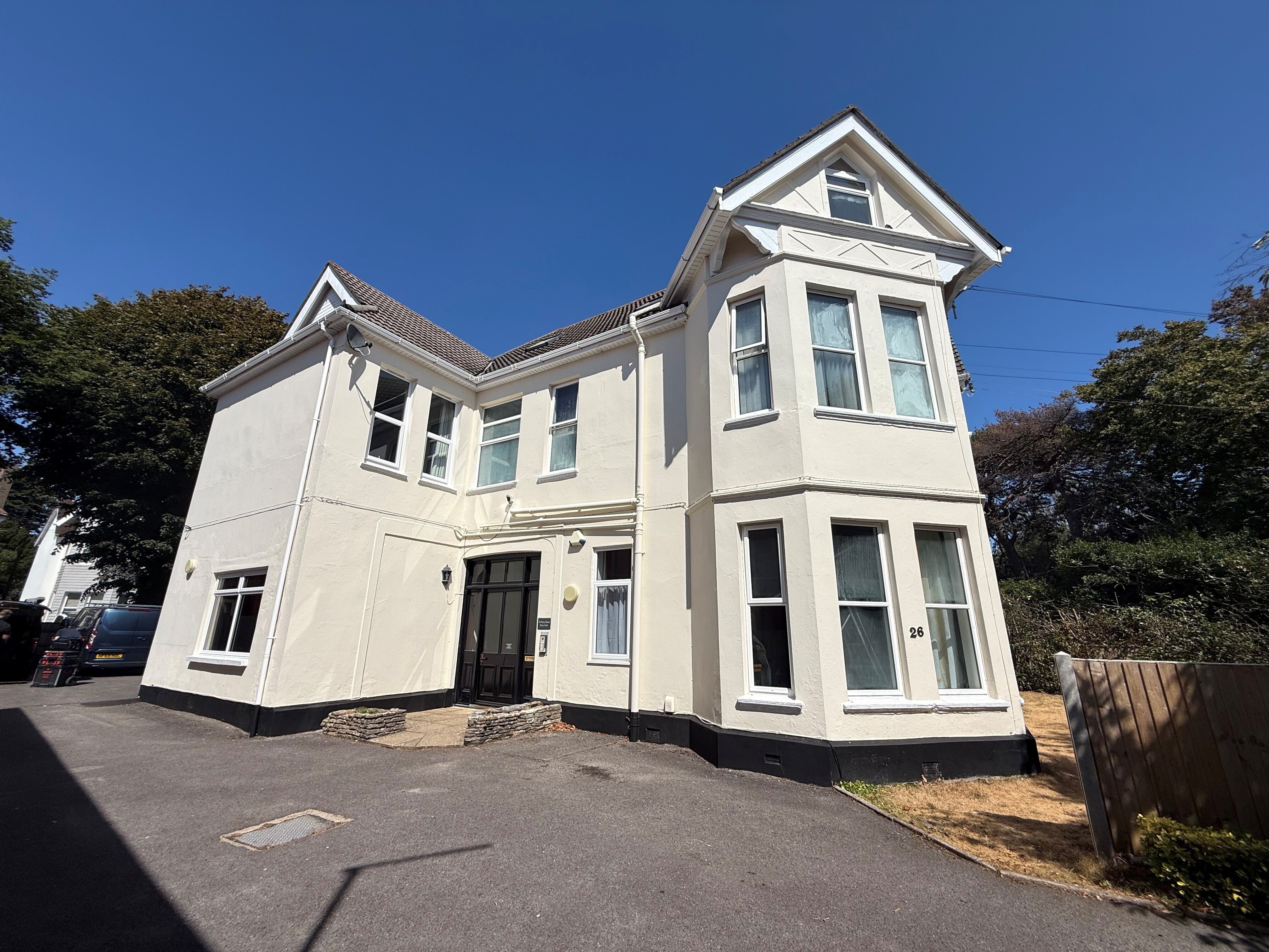 Flat Percy Road in Bournemouth